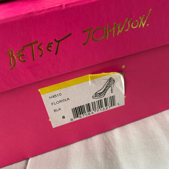 BETSY JOHNSON black and white heart peep toe pumps - Picture 9 of 12